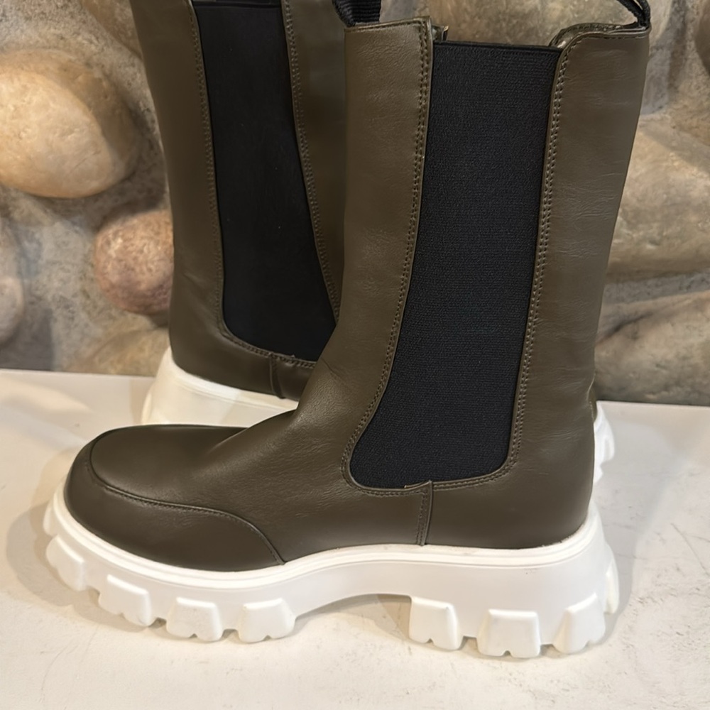 Journee Collection Tru Comfort Foam Vista Bootie - Picture 6 of 7